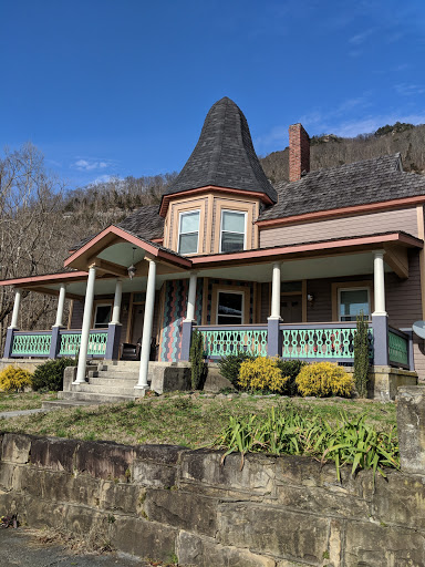Restaurant «The Pineapple Tea Room & Coffee Shoppe», reviews and photos, 604 Colwyn St, Cumberland Gap, TN 37724, USA