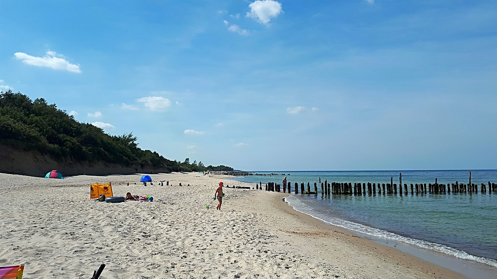 Foto von Plaza Podczele Kolobrzeg mit feiner beiger sand Oberfläche