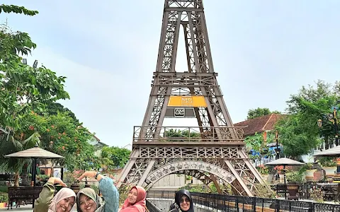 Eiffel Tower Madiun image