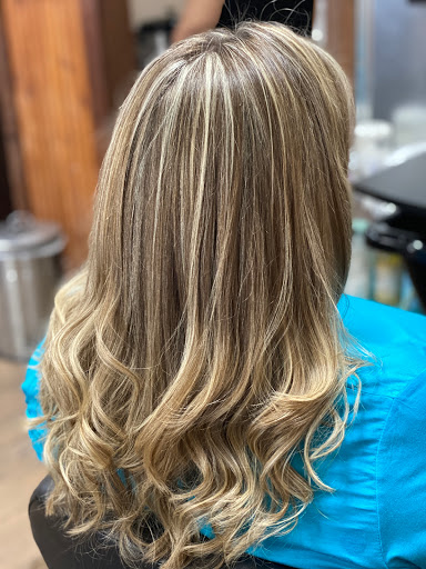 Beauty Salon «Aguilar Beauty & Barber Salon», reviews and photos, 645 10th St E, Palmetto, FL 34221, USA