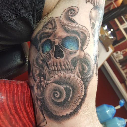 Explore minimal finger tattoos ideas, creative tattoo ideas in Lake Elsinore, available at Ink Sanity