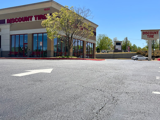 Tire Shop «Discount Tire Store - Cumming, GA», reviews and photos, 1600 Market Pl Blvd, Cumming, GA 30041, USA