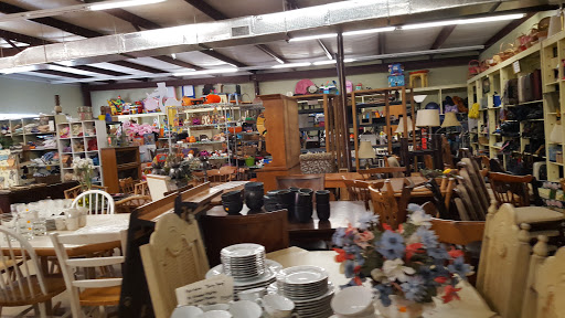 Used Clothing Store «T.E.A.M. Resale Shop», reviews and photos, 300 W Main St, Tomball, TX 77375, USA
