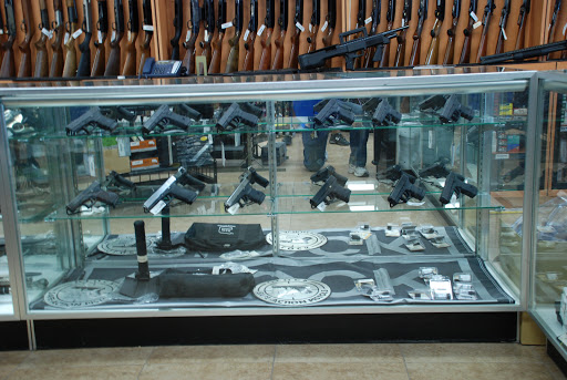 Jewelry Store «Universal Jewelry Pawn & Gun Range», reviews and photos, 990 W Brandon Blvd, Brandon, FL 33510, USA