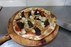 Pizzería El Tejar image