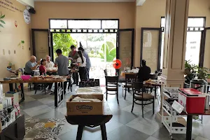 Cafe Sách E- Coffee Trà Vinh image