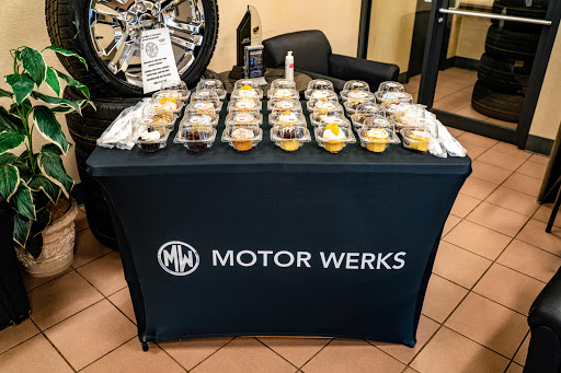 Cadillac Dealer «Motor Werks Cadillac of Barrington», reviews and photos, 206 N Cook St, Barrington, IL 60010, USA