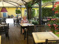 Atmosphère du Restaurant français Restaurant Le Petit Port à Fareins - n°9