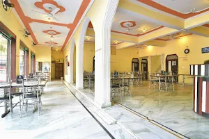 Hotel Shivratn Palace Lodge & Restaurant image