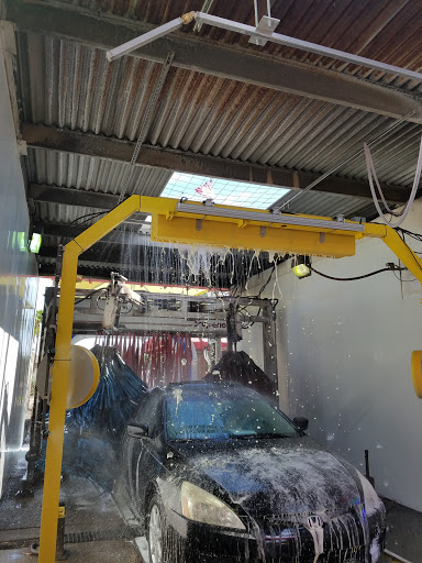 Weiss Guys Express Wash and Self Serve Car and Dog Wash en Glendale