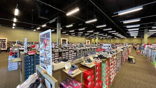 Shoe Store «DSW Designer Shoe Warehouse», reviews and photos, 2571 W Osceola Pkwy, Kissimmee, FL 34741, USA