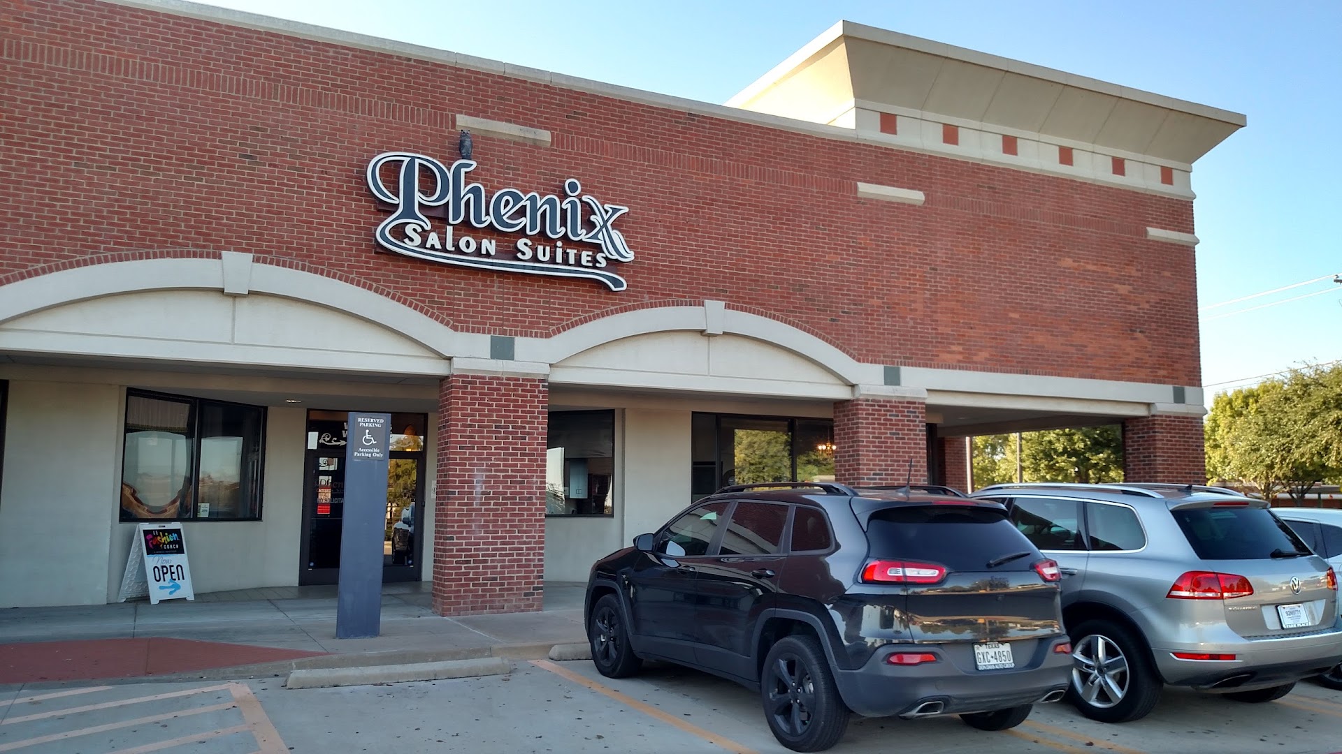 Phenix Salon Suites - Grapevine