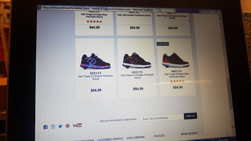 Shoe Store «Famous Footwear», reviews and photos, 270 E Rollins Rd, Round Lake Beach, IL 60073, USA