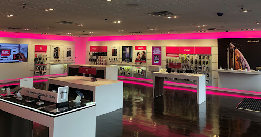 Cell Phone Store «T-Mobile», reviews and photos, 5691 Red Bug Lake Rd #11, Winter Springs, FL 32708, USA