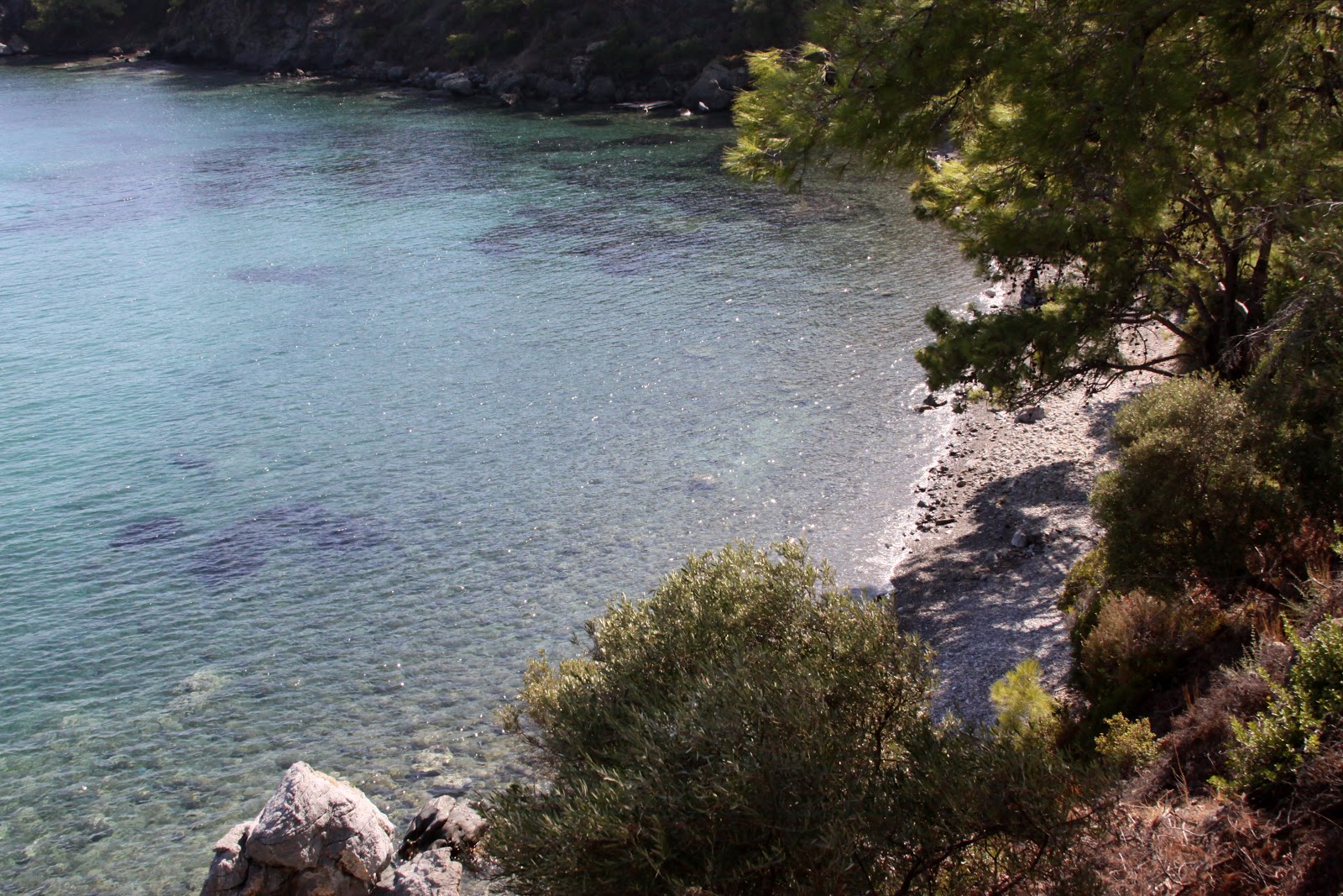 Mazikoy beach II的照片 带有蓝色纯水表面