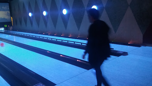 Sports Bar «Sky Deck Sports Grille and Lanes», reviews and photos, 401 E Broadway, Bloomington, MN 55425, USA