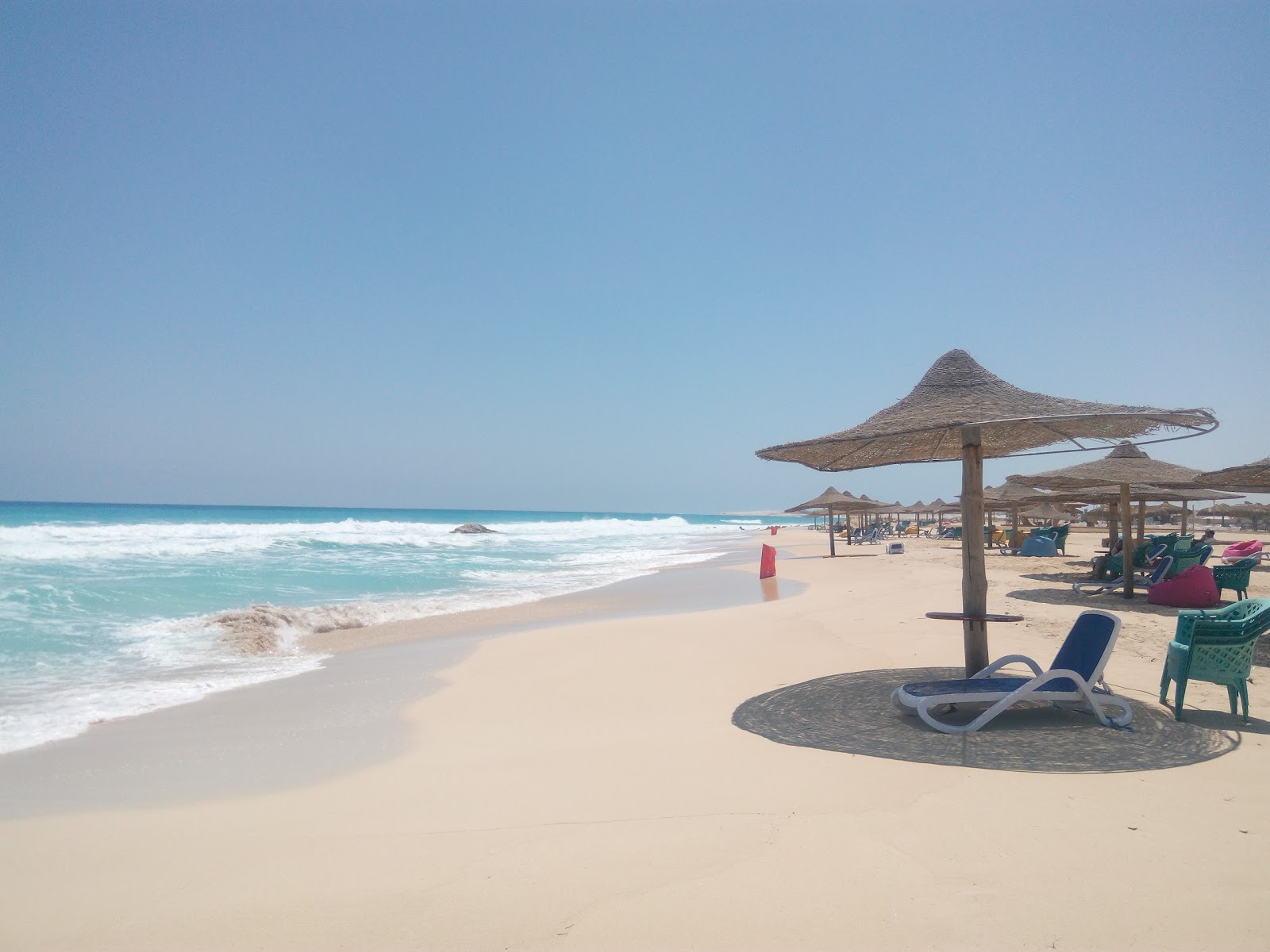 Elhana Beach Resort Area'in fotoğrafı geniş plaj ile birlikte