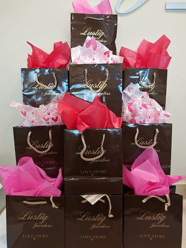 Jewelry Store «Lustig Jewelers», reviews and photos, 281 W Townline Rd, Vernon Hills, IL 60061, USA