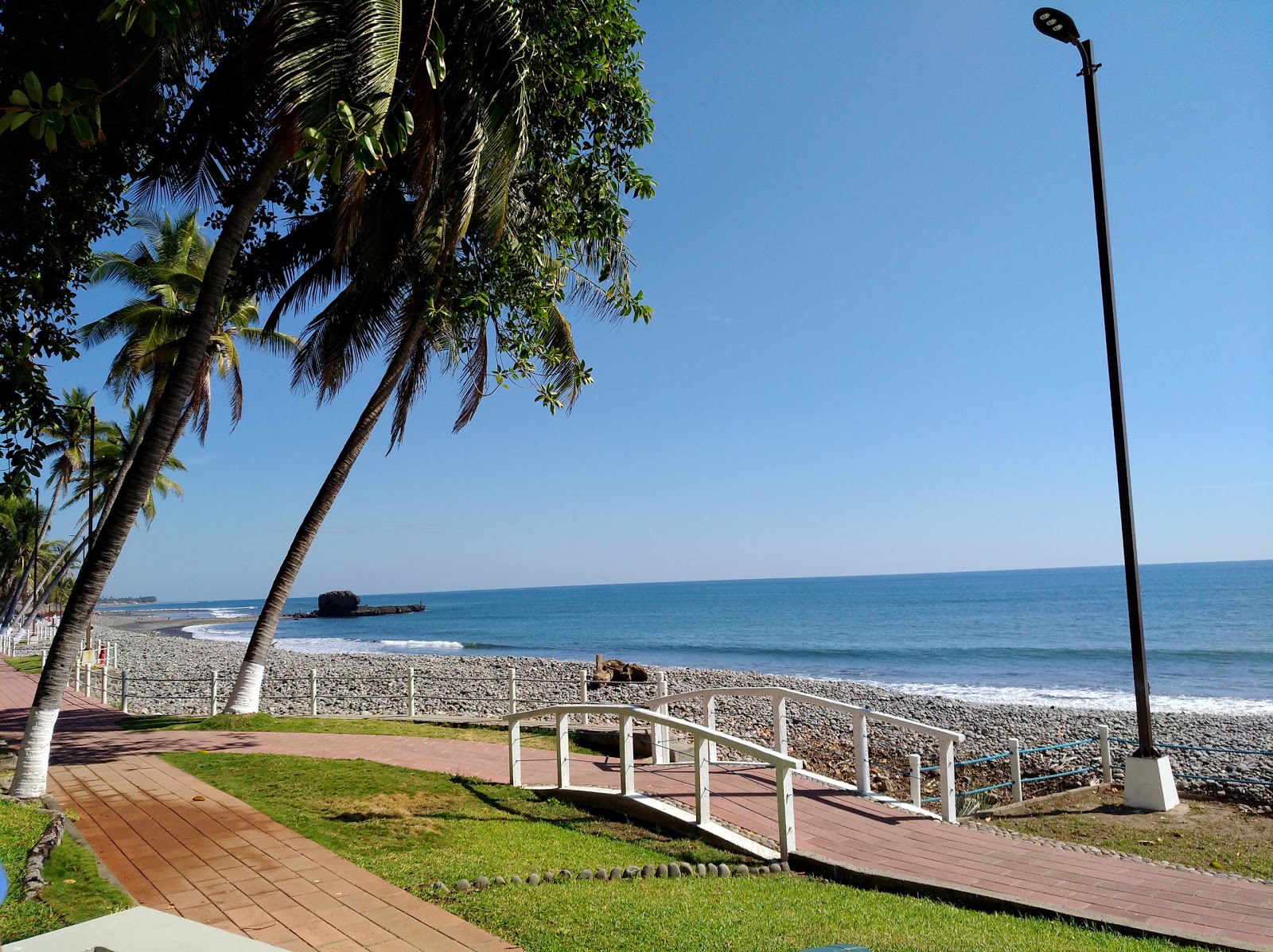 Φωτογραφία του Playa El Tunco με μακρά ευθεία ακτή