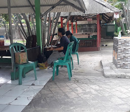 Rumah Makan Lesehan Lala photo