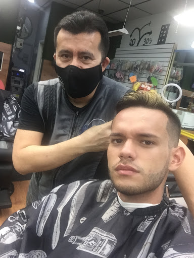 Barber Shop «Bueno Barbershop», reviews and photos, 463 NE 167th St, North Miami Beach, FL 33162, USA