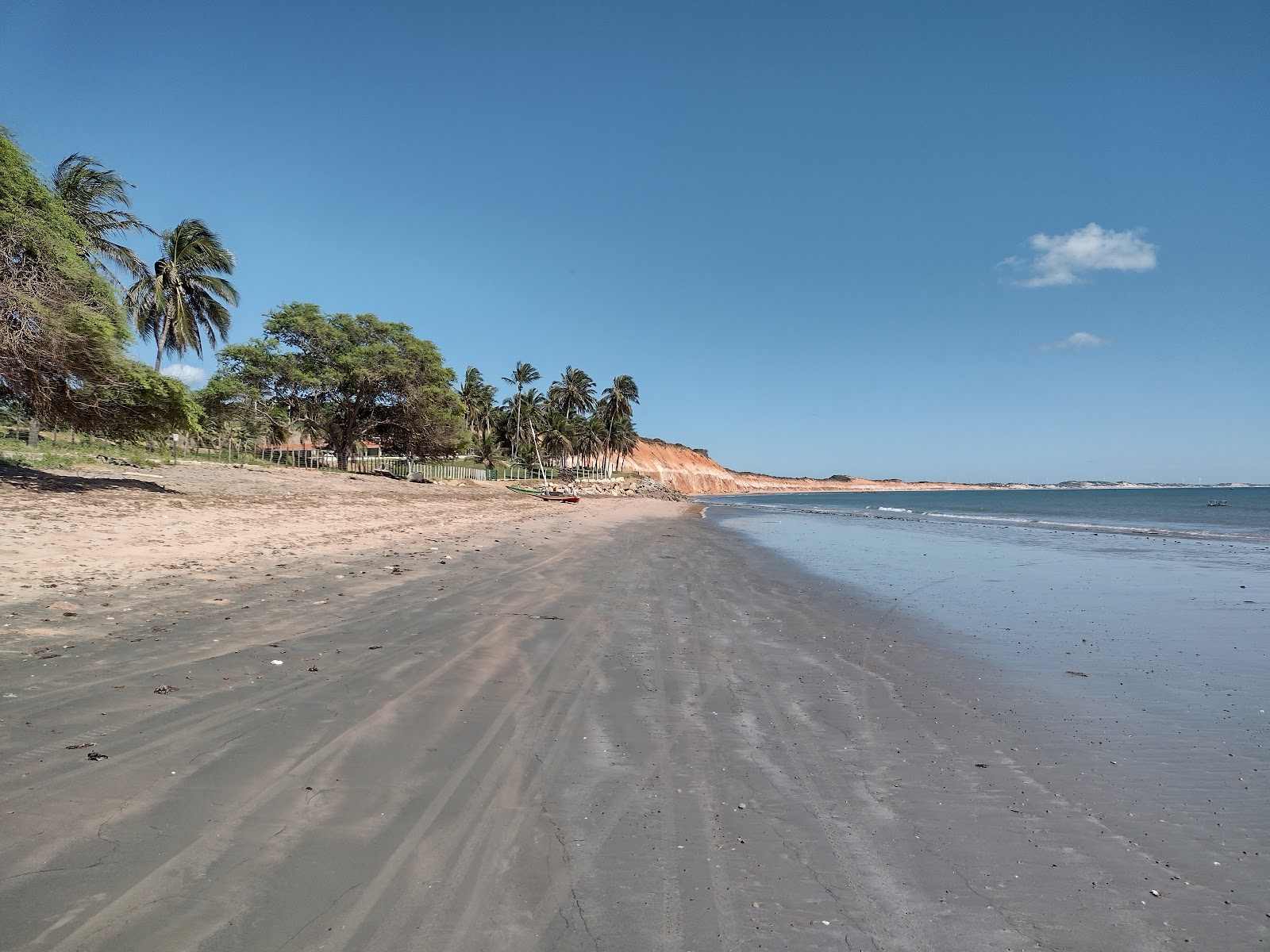 Foto de Praia do Retiro Grande com linha costeira longa e reta