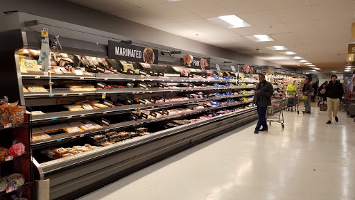 Grocery Store «Giant», reviews and photos, 1454 Chain Bridge Rd, McLean, VA 22101, USA