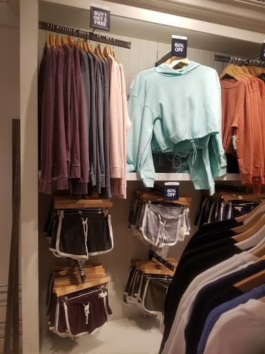 Clothing Store «Aéropostale», reviews and photos, 200 Baychester Ave, Bronx, NY 10475, USA