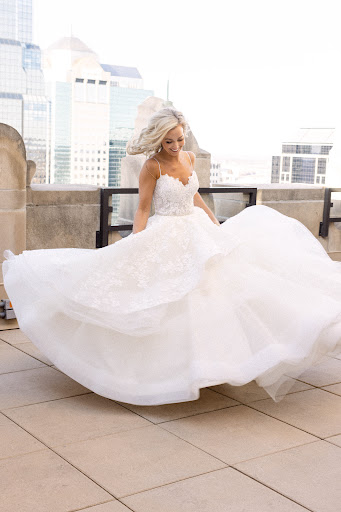 Bridal Shop «Bella Bianca Bridal», reviews and photos, 17W527 E Roosevelt Rd, Oakbrook Terrace, IL 60181, USA