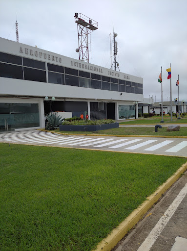 Aeropuerto Internacional General de División Jacinto Lara