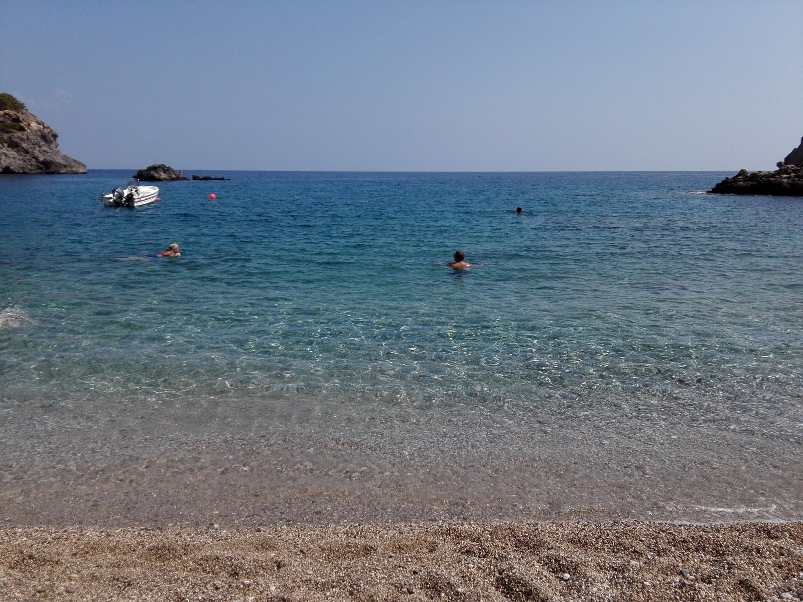 Photo of Achata beach and its beautiful scenery