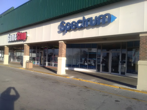 Shopping Mall «Southland Terrace Shopping Center», reviews and photos, 3971 7th Street Rd, Louisville, KY 40216, USA