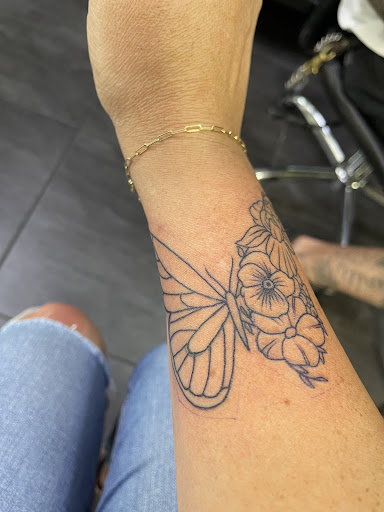 Tattoo Shop «Black Rose Tattoo Shop», reviews and photos, 3300 W Hillsboro Blvd, Deerfield Beach, FL 33442, USA