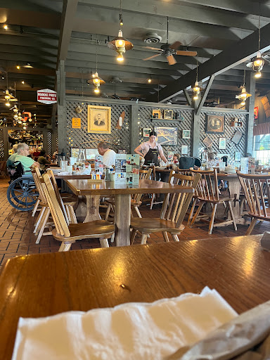 American Restaurant «Cracker Barrel Old Country Store», reviews and photos, 11000 Dixie Hwy, Louisville, KY 40272, USA