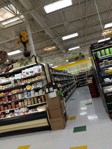 Grocery Store «Hollywood Super Market», reviews and photos, 714 N Main St, Royal Oak, MI 48067, USA