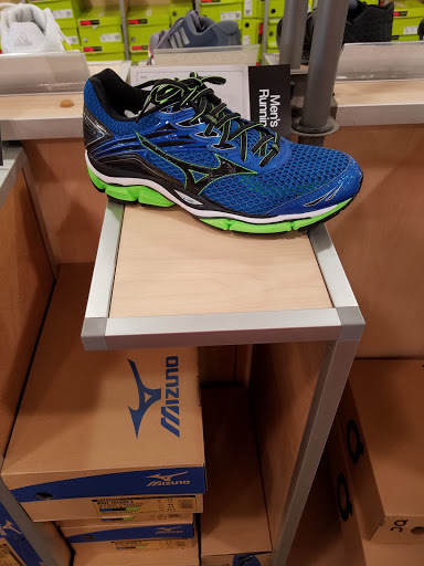 Shoe Store «DSW Designer Shoe Warehouse», reviews and photos, 11531 Fountains Dr, Maple Grove, MN 55369, USA