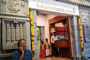 Kancheepuram Varamahalakshmi Silks, Kancheepuram image