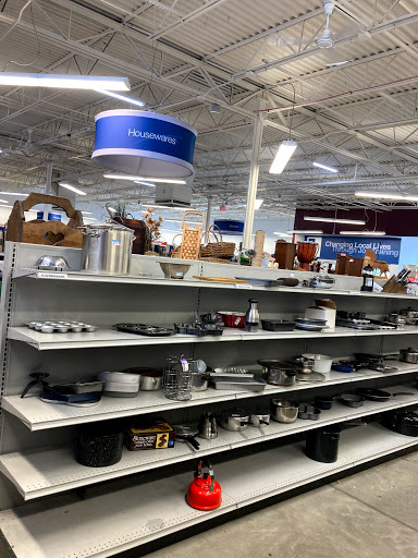 Thrift Store «Goodwill Industries of Greater Cleveland & East Central Ohio», reviews and photos, 16160 Pearl Rd, Strongsville, OH 44136, USA