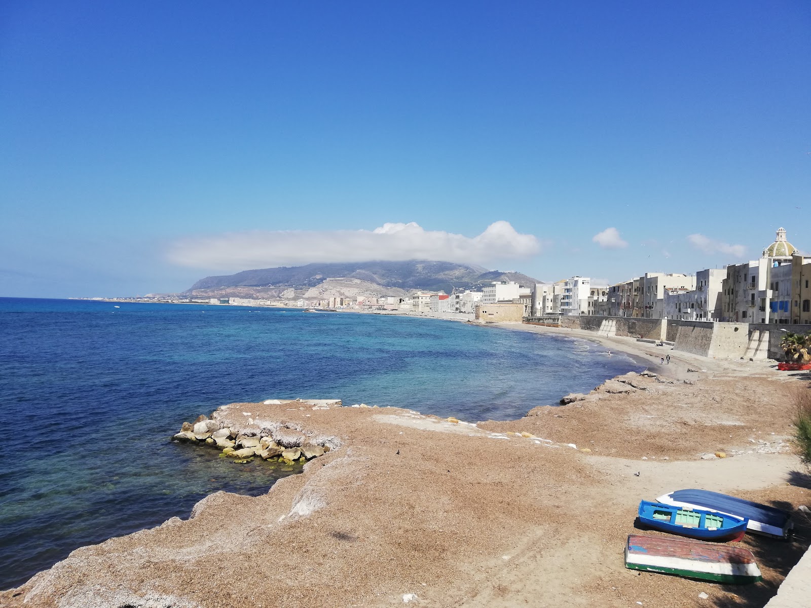 Φωτογραφία του Mura di Tramontana με φωτεινή λεπτή άμμο επιφάνεια