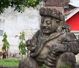 De Twee Mōṭhā Dvārapāla - मोठा द्वारपाल - van het Singhasari-tijdperk , Arca Dwarapala photo