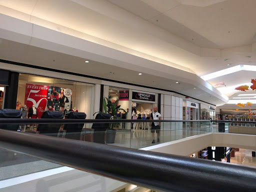 Shopping Mall «Oakland Mall», reviews and photos, 412 W 14 Mile Rd, Troy, MI 48083, USA