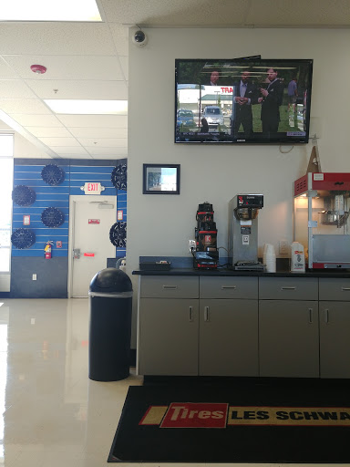 Tire Shop «Les Schwab Tire Center», reviews and photos, 51531 SE 2nd St, Scappoose, OR 97056, USA