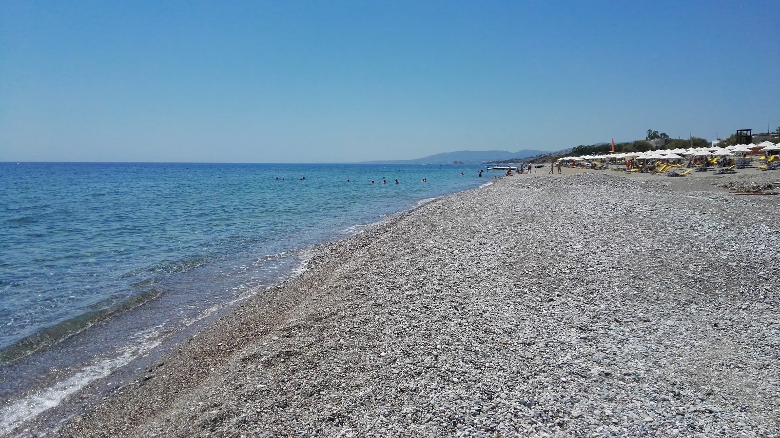 Fotografija Lindos Beach II z turkizna čista voda površino