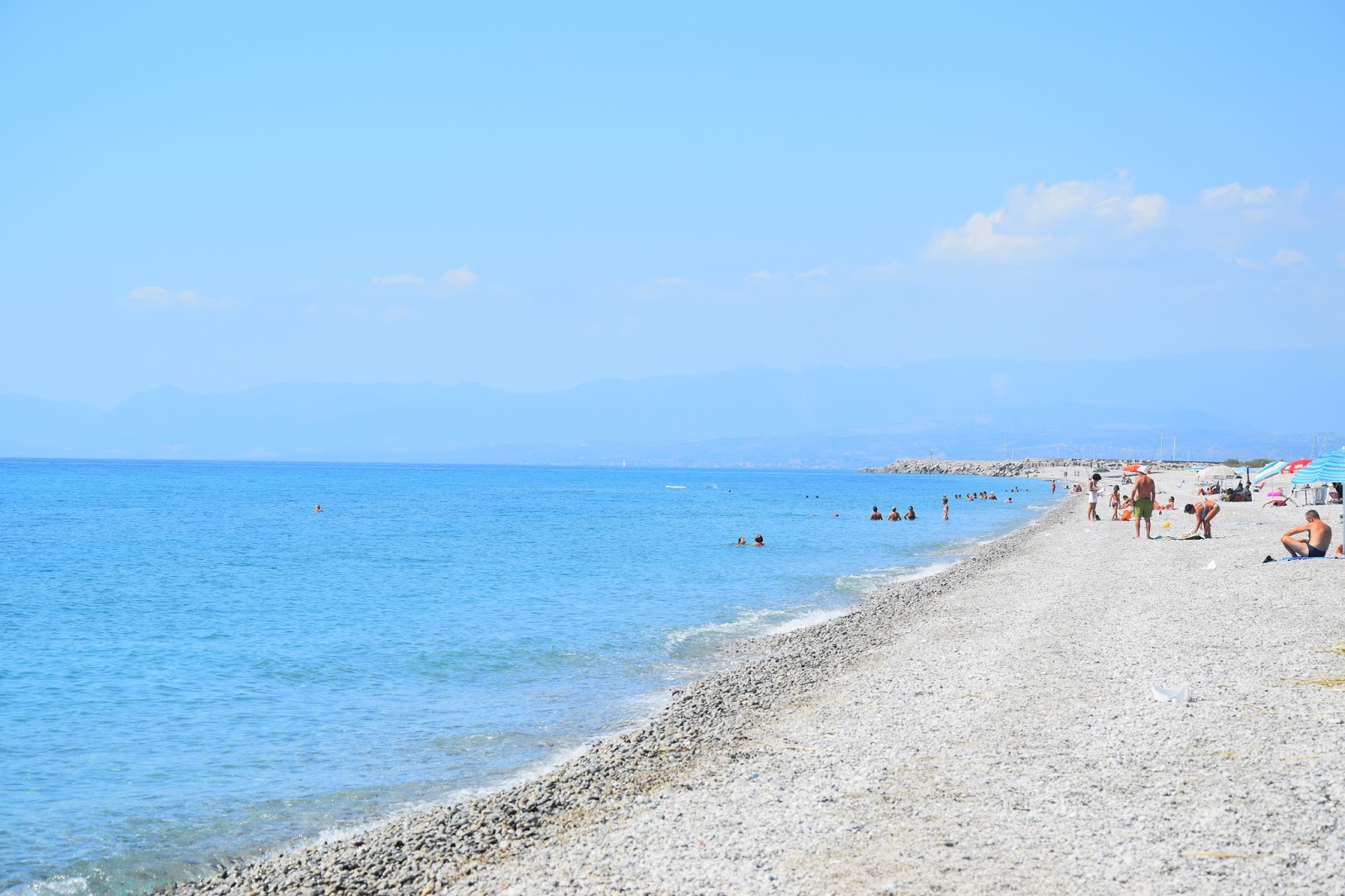 Zdjęcie Roccella Ionica Beach z powierzchnią szary piasek