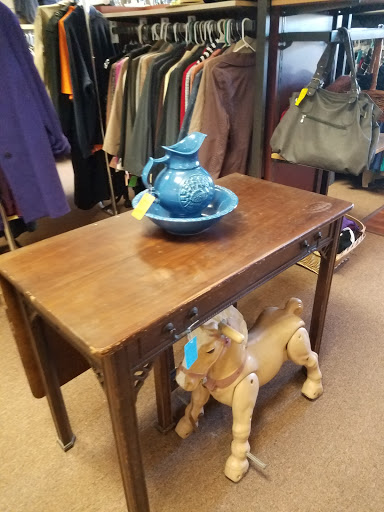 Consignment Shop «Brand Used Thrift And Consignment Shop», reviews and photos, 157 Dolson Ave, Middletown, NY 10940, USA