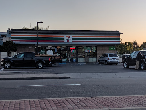 7-Eleven, 1200 Pacific Coast Hwy, Seal Beach, CA 90740, USA, 