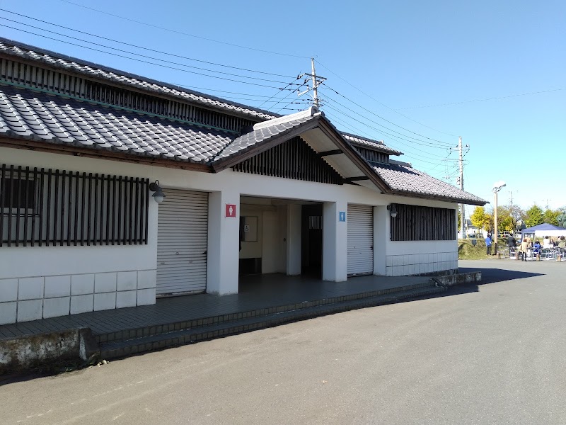 豊田城公衆トイレ