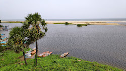 Foto von Alamparai Fort Beach mit eine gerade küstenlinie