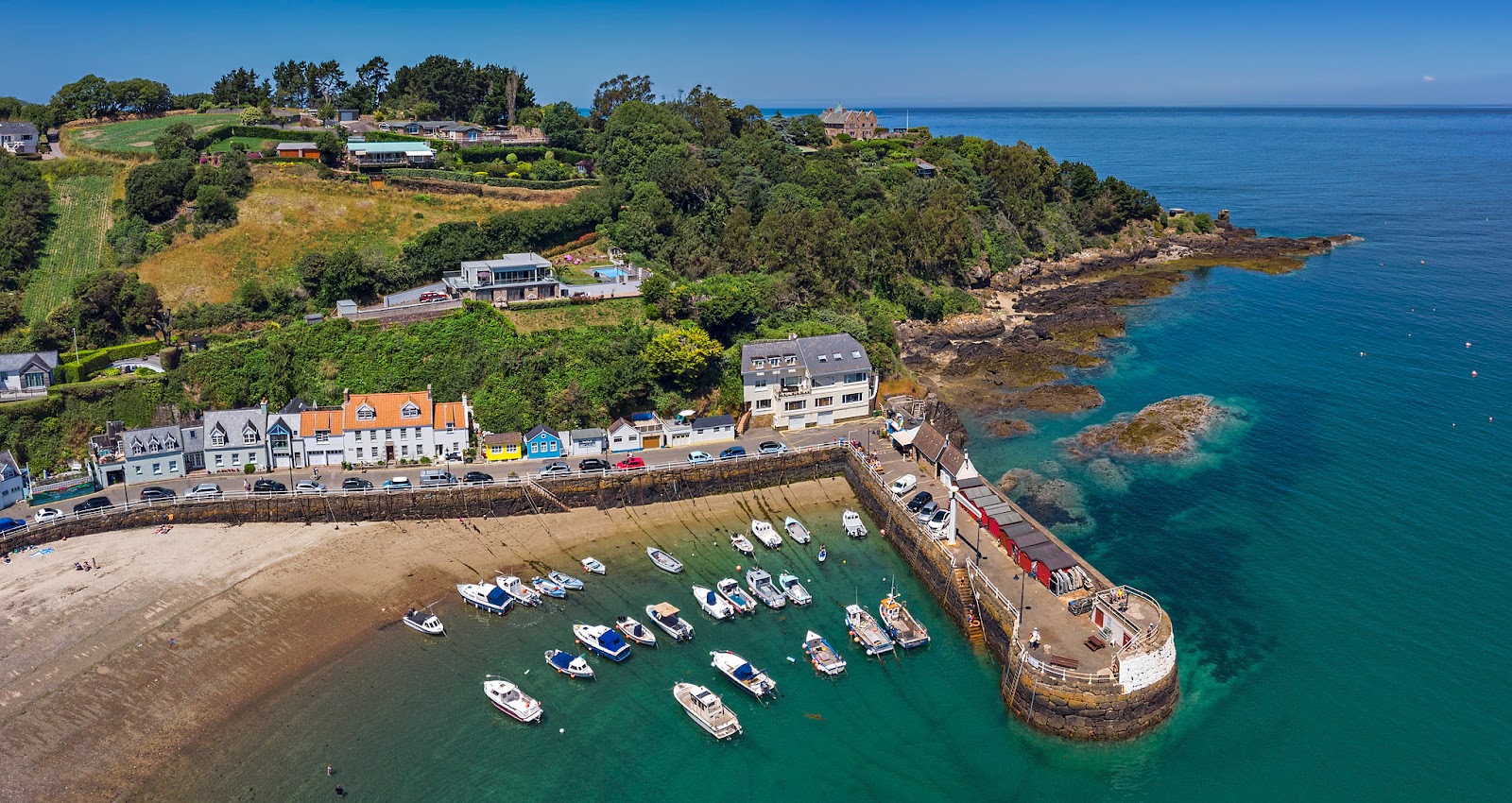 Rozel Harbour Beach'in fotoğrafı - rahatlamayı sevenler arasında popüler bir yer