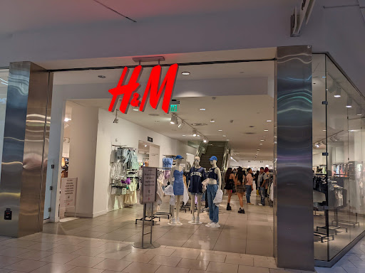 Clothing Store «H&M», reviews and photos, 400 S Baldwin Ave, Arcadia, CA 91007, USA